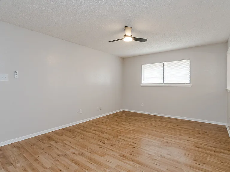 4617 Olympia Dr — Photo 30