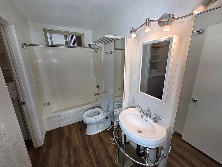 2530 Clairemont Dr #107 — Photo 13