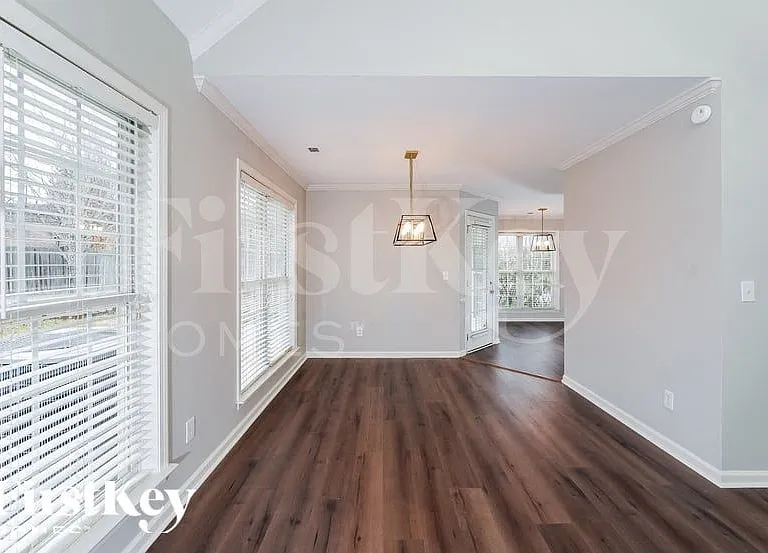 609 Camden Cove Ln — Photo 5