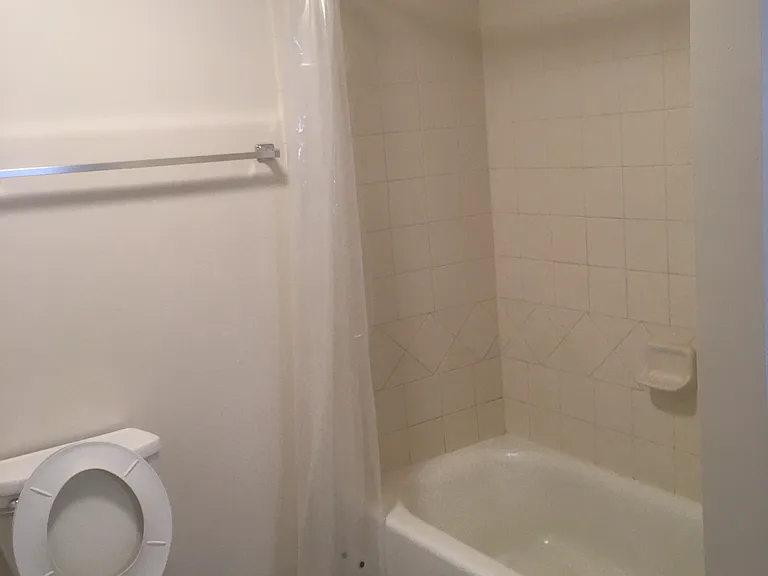 900 Girard Blvd NE — Photo 15