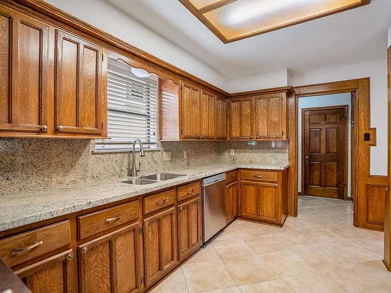 38 Devonshire Dr — Photo 19