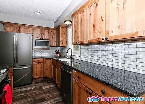 4th image of 5830 Peony Ln N