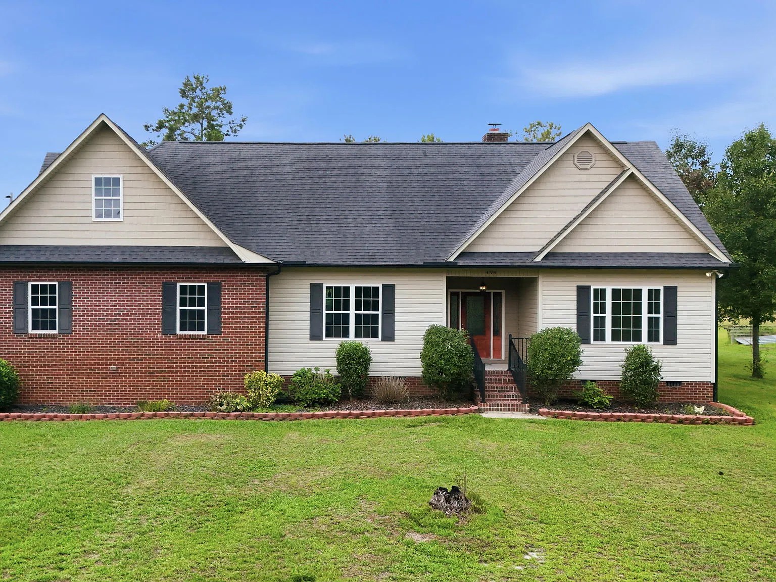 3 bed, 2200 sqft, $2,300 — Photo 1