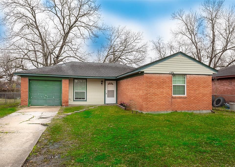 1st image of 17107 Woodacre Dr