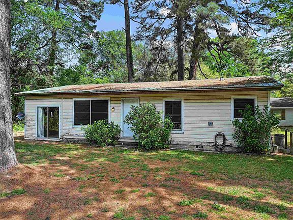 3rd image of 900 Cottage Rd
