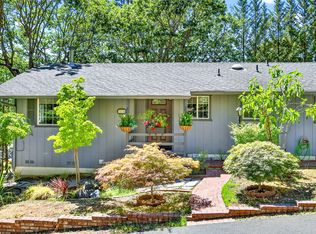1614 NE Hillcrest Dr, Grants Pass, OR 97526