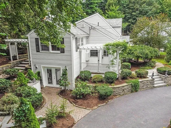 13 Lawsbrook Rd, Acton, MA 01720