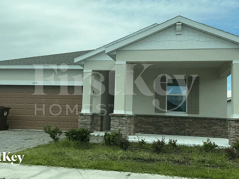 1218 Ponca Rd — Photo 1