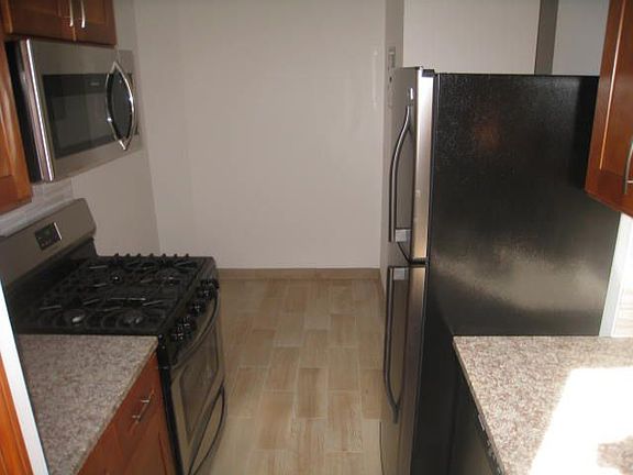 2nd image of 2307 32nd St APT 2B
