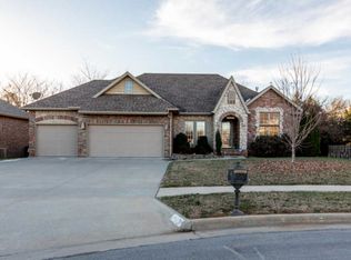 3701 E Fox Grape St, Springfield, MO 65809