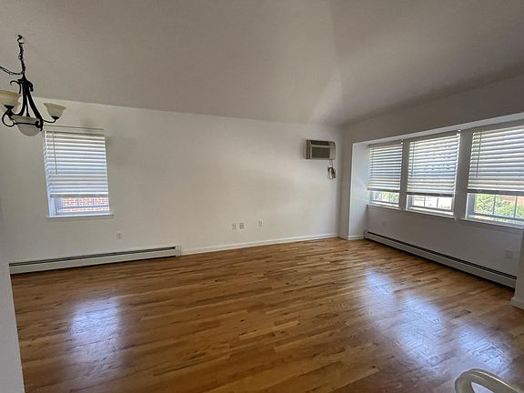 5th image of 1530 Waring Ave #2