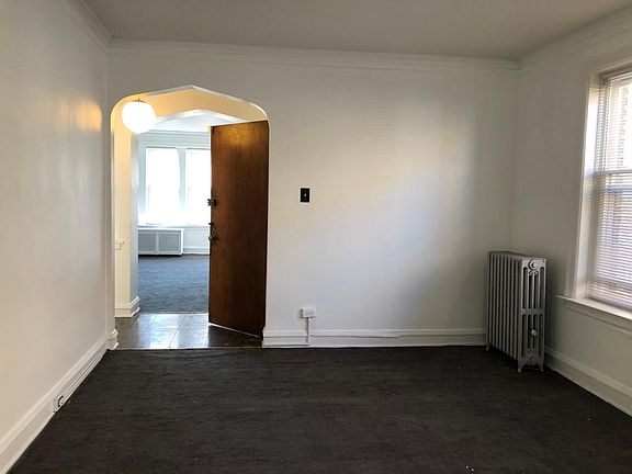 4th image of 8929 S Blackstone Ave APT 3