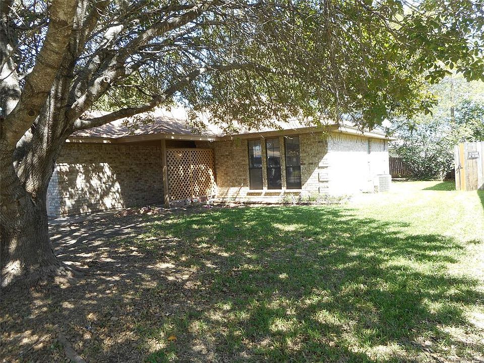 1st image of 2602 Cherrylawn Dr
