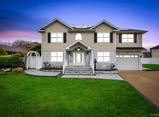 6 Garden Cir, Syosset, NY 11791