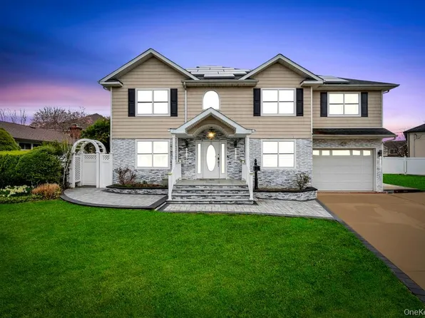 6 Garden Circle, Syosset, NY 11791