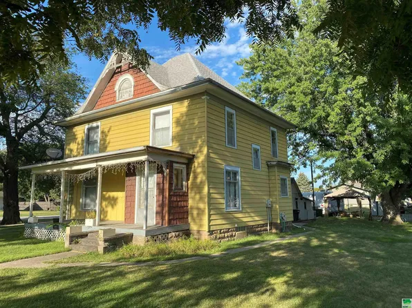 922 Fir St, Correctionville, IA 51016