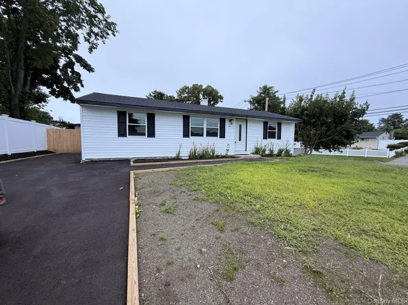 14 Marie Lane, Central Islip, NY 11722