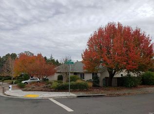 8102 Oakmont Dr, Santa Rosa, CA 95409