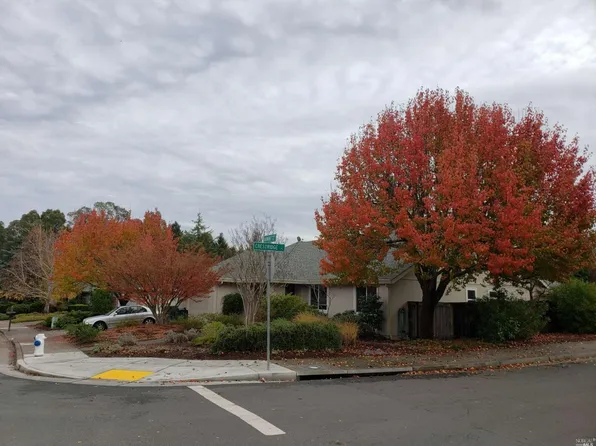 8102 Oakmont Dr, Santa Rosa, CA 95409