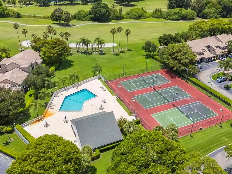 16320 Malibu Dr #10 — Photo 25