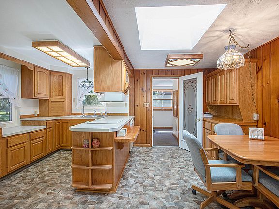 4th image of 15077 Ackerson Dr