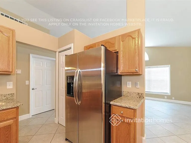 4526 Windsor Ct E — Photo 6