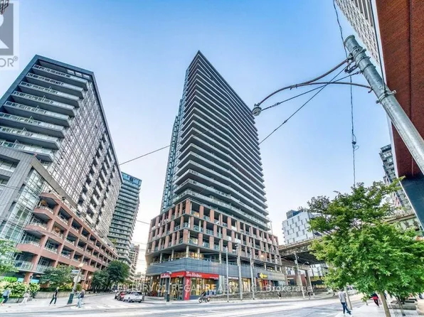 20 Bruyeres Mews Unit 203, Toronto, ON M5V 0G8
