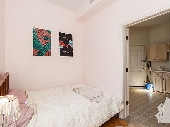 3rd image of 1114 N Rockwell Ave