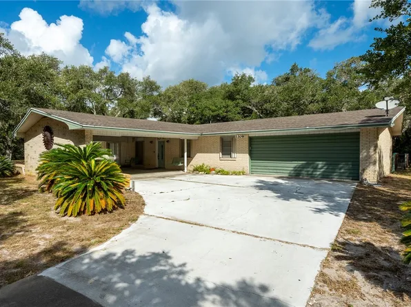 1309 Mesquite St, Rockport, TX 78382
