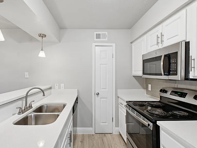 Avondale Parc @ Bellmar — Photo 15