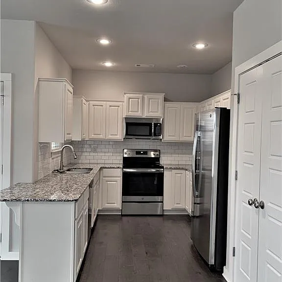 3901 Peachwood Dr — Photo 5