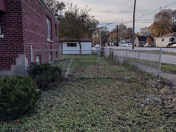 3rd image of 12100 S Lasalle St