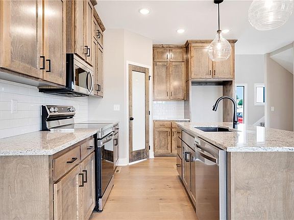 7th image of this home