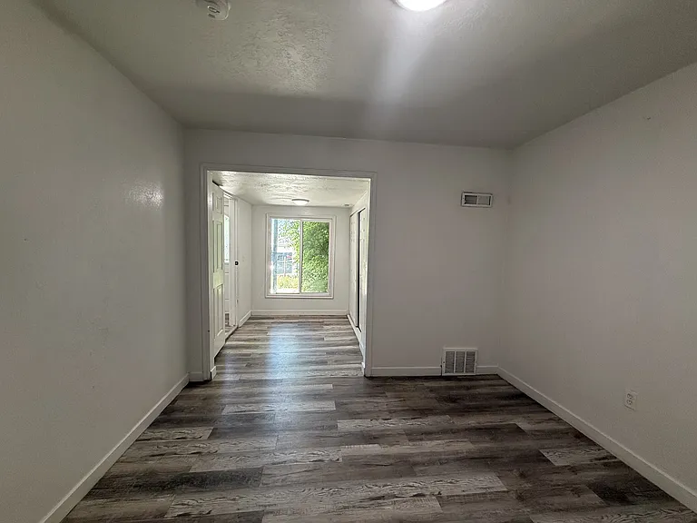 2557 Adams Ave #4 — Photo 6