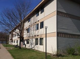 2421 4th Ave N APT 16, Menomonie, WI 54751