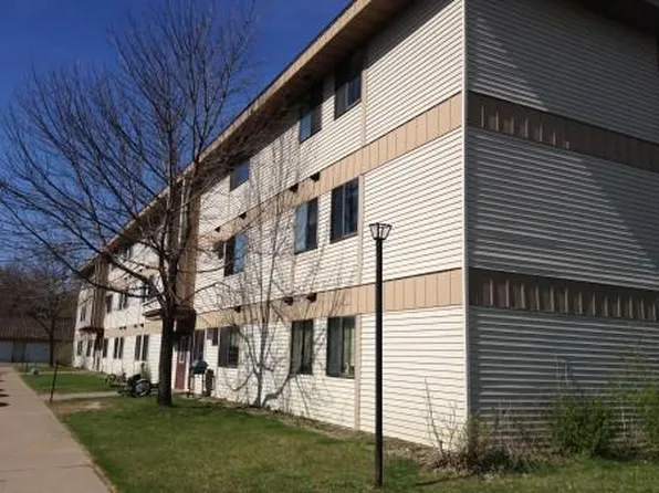 2421 4th Ave N APT 16, Menomonie, WI 54751