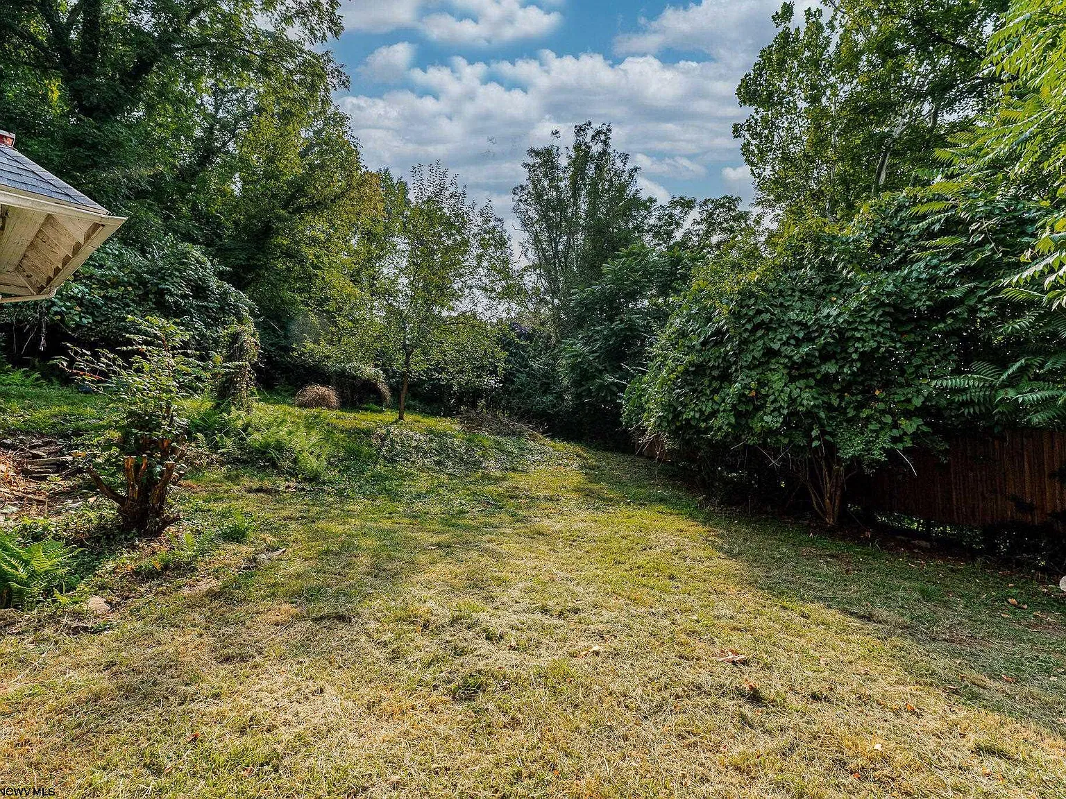 3 bed, 2.5 bath, $2,500 — Photo 2