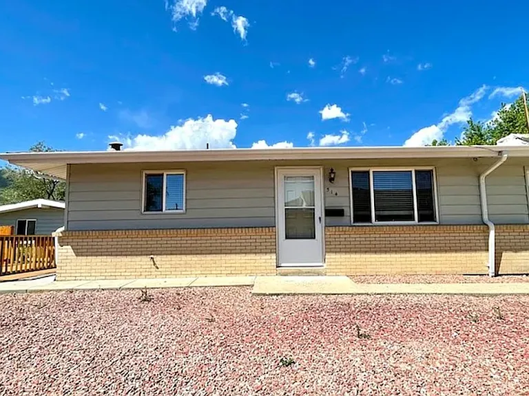 514 Maple St — Photo 1