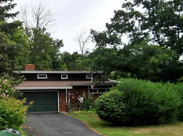 6420 Hilltop Ln, Maumee, OH 43537