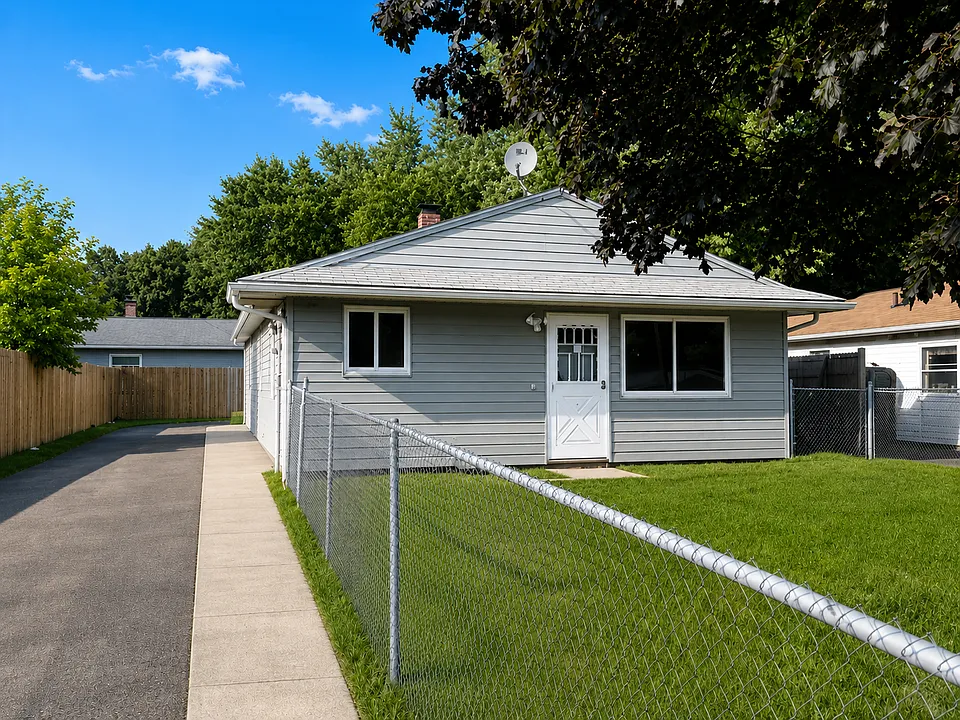 2905 Fairmount St NE