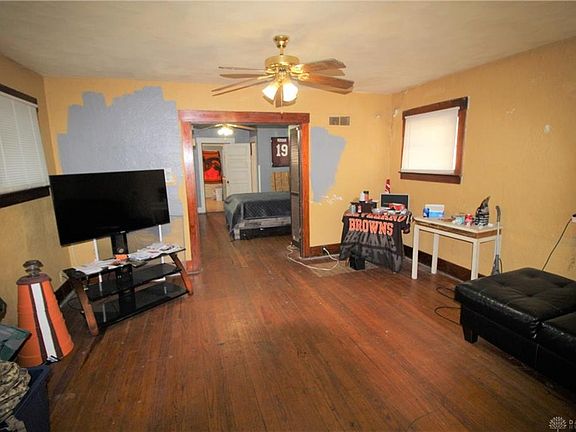 2nd image of 325 12th St