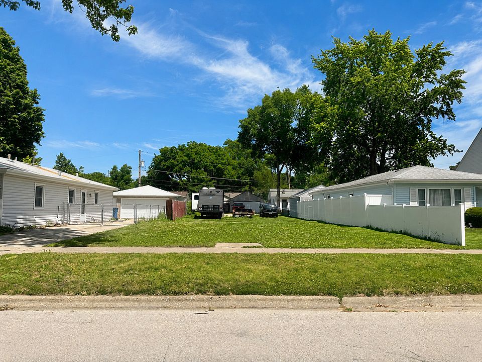 1st image of 816 E Benton St
