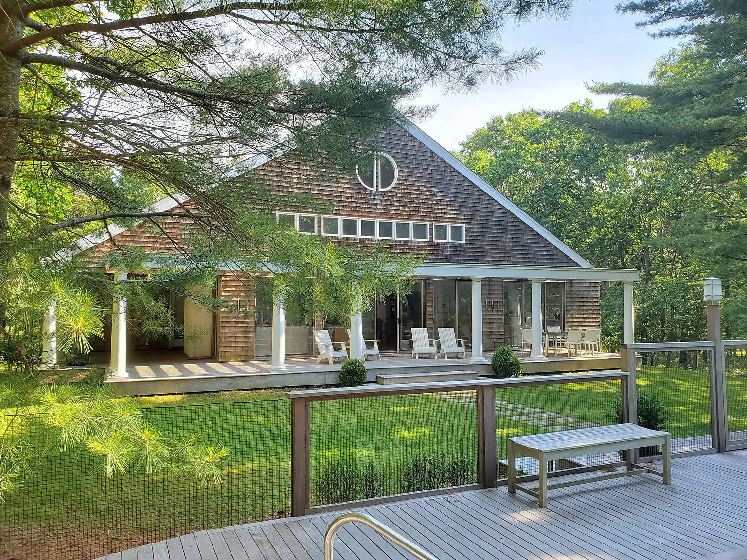 East Hampton in Northwest — Photo 1