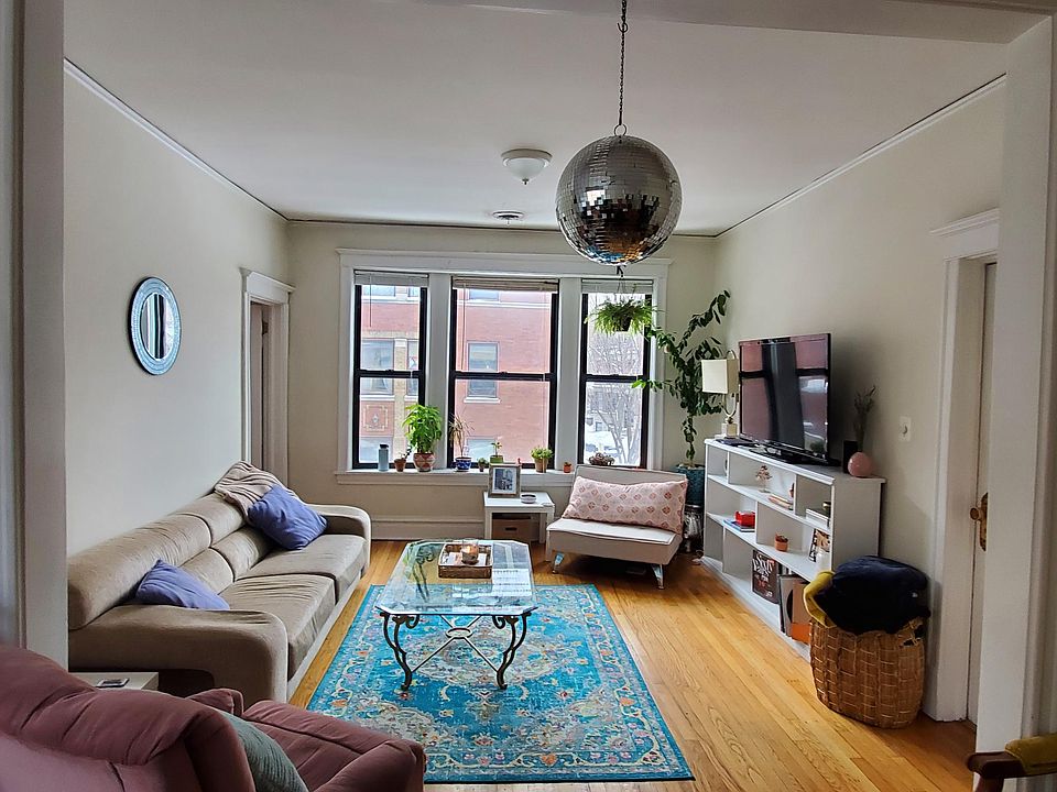 1st image of 714 W Oakdale Ave APT 2