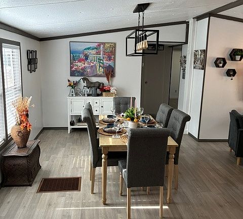 4th image of 215 Lynn Dr #215