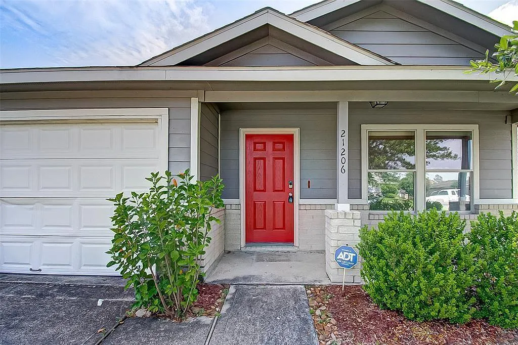 3 bed, 2.0 bath, 1488 sqft, $1,595 — Photo 2