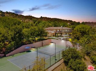 11971 W Lockridge Estate Rd, Studio City, CA 91604