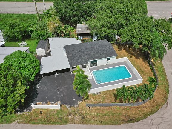 3rd image of 4101 SW 48th Ct