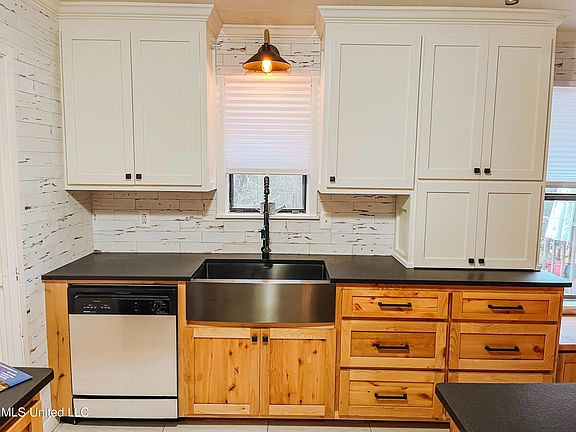 4th image of 114 Holton Dr