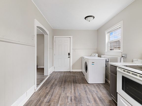 2nd image of 1011 E Hazel St #3